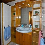 Apartament Karavos Sea View *