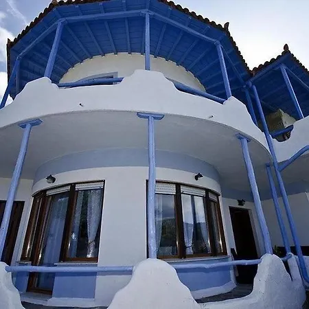 Karavos Sea View 公寓