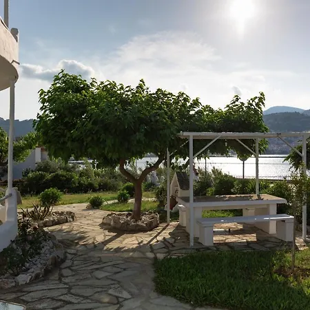 Karavos Sea View Lejlighed *