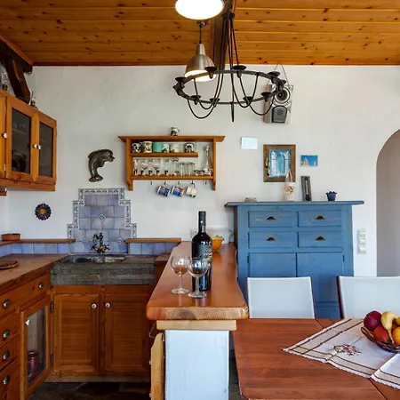 Karavos Sea View Daire