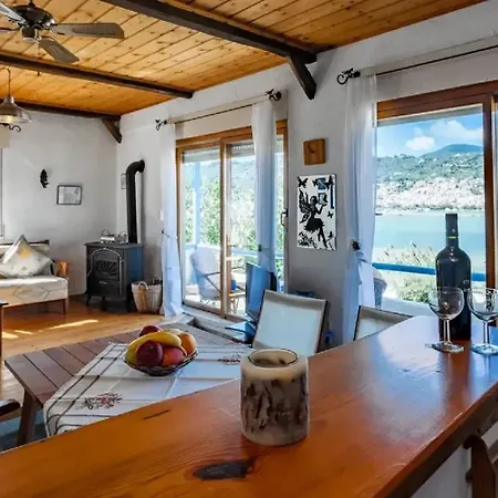 Apartament Karavos Sea View